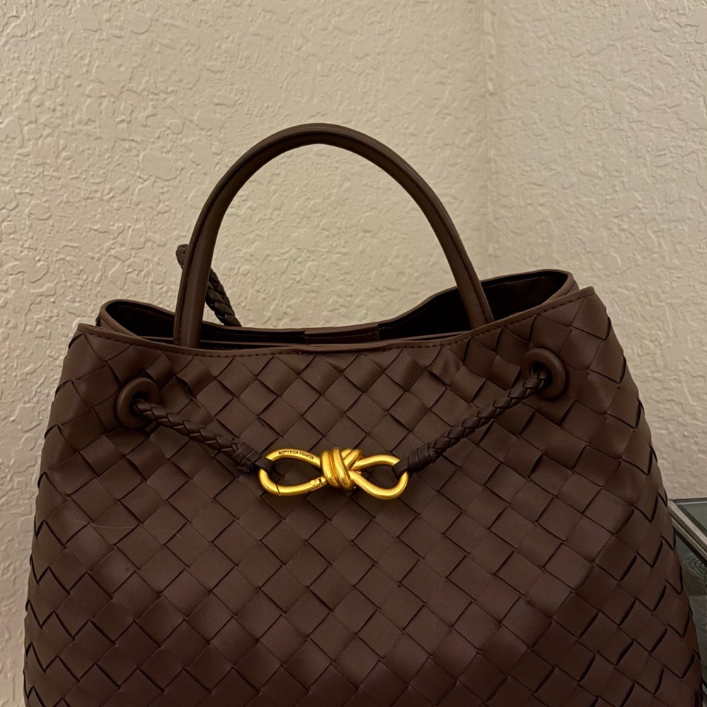 Woven textured bag — luxury look, great condition